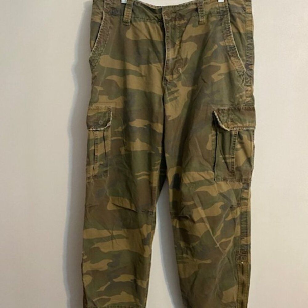 American Vintage distressed Camouflage cargo pants, size 38/32